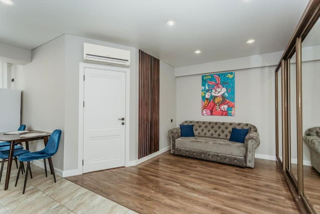 Rich Bunny Apartment